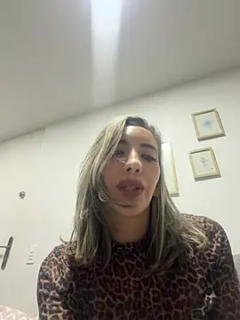 Snapshot of LunaVelvet02 chatting on 06-20-26, 01:19 LunaVelvet02 online show from 06-20-26, 01:19