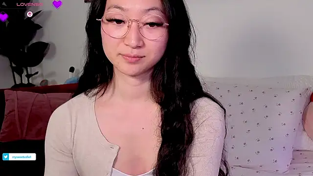 Snapshot of MySweetSofie chatting on 02-12-26, 02:06 MySweetSofie online show from 02-12-26, 02:06