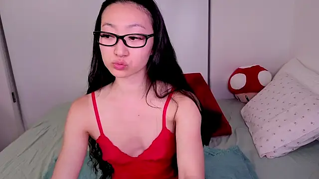 Snapshot of MySweetSofie chatting on 05-08-26, 04:51 MySweetSofie online show from 05-08-26, 04:51