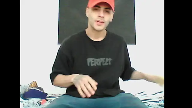 Snapshot of Aronfox23 chatting on 07-30-26, 04:39 Aronfox23 online show from 07-30-26, 04:39