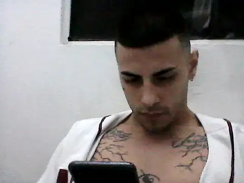 Snapshot of Aronfox23 chatting on 08-01-26, 05:50 Aronfox23 online show from 08-01-26, 05:50