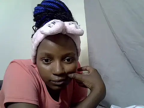 Snapshot of Tash_berry chatting on 06-20-26, 10:18 Tash berry online show from 06-20-26, 10:18