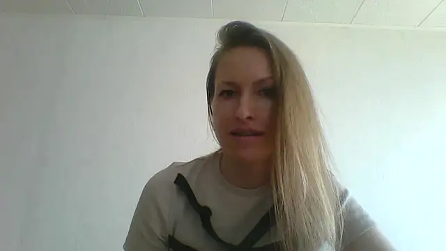 Snapshot of Nimetta chatting on 07-07-26, 10:52 Nimetta online show from 07-07-26, 10:52