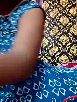 Snapshot of Divyaa-88 chatting on 08-09-26, 08:08 Divyaa-88 online show from 08-09-26, 08:08