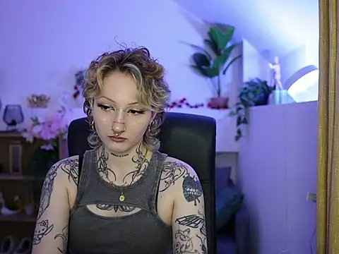 Snapshot of tattooedblondee18 chatting on 06-22-26, 01:08 tattooedblondee18 online show from 06-22-26, 01:08