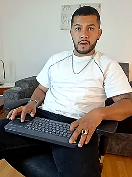 Snapshot of BrunoSilva_ chatting on 08-03-26, 11:26 BrunoSilva online show from 08-03-26, 11:26
