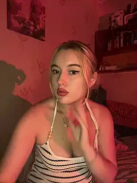 Snapshot of lyalyalii chatting on 07-15-26, 06:24 lyalyalii online show from 07-15-26, 06:24