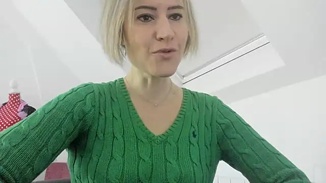 Snapshot of Ssoniaaa chatting on 02-14-25, 02:02 Ssoniaaa online show from 02-14-25, 02:02