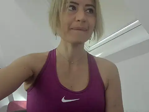 Snapshot of Ssoniaaa chatting on 03-08-25, 02:19 Ssoniaaa online show from 03-08-25, 02:19