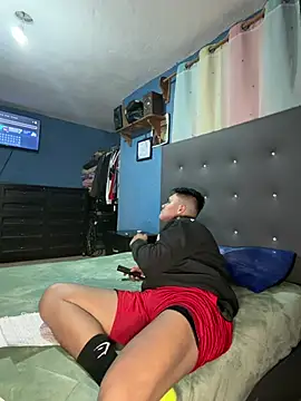 Snapshot of LatinoLeones chatting on 07-19-26, 02:04 LatinoLeones online show from 07-19-26, 02:04
