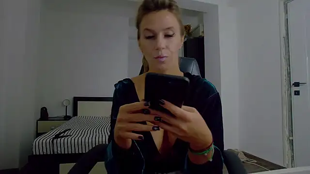 DedeSibel online show from 11-29-25, 11:35