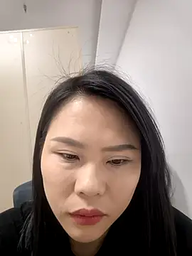 Snapshot of lulu__123 chatting on 06-23-26, 06:00 lulu 123 online show from 06-23-26, 06:00