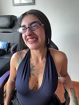 Snapshot of JennaNovva chatting on 07-28-26, 04:05 JennaNovva online show from 07-28-26, 04:05