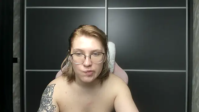 Snapshot of Reginasmilee chatting on 02-05-25, 02:37 Reginasmilee online show from 02-05-25, 02:37