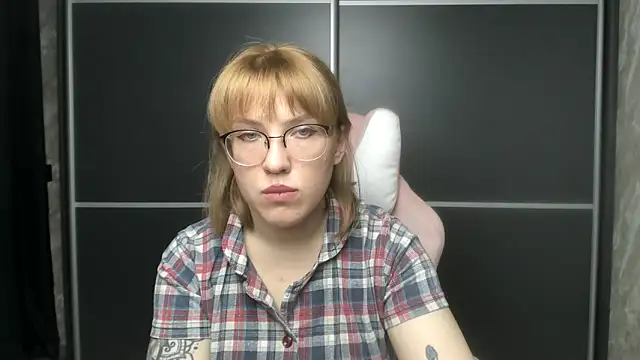 Snapshot of Reginasmilee chatting on 02-07-25, 06:35 Reginasmilee online show from 02-07-25, 06:35