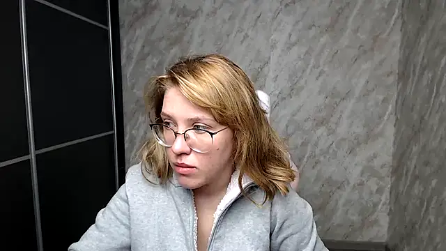 Snapshot of Reginasmilee chatting on 03-14-25, 03:15 Reginasmilee online show from 03-14-25, 03:15
