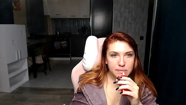 Snapshot of Reginasmilee chatting on 10-06-25, 01:58 Reginasmilee online show from 10-06-25, 01:58