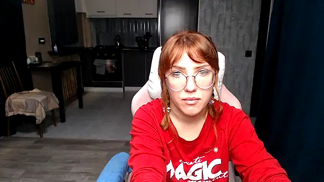 Snapshot of Reginasmilee chatting on 10-12-25, 11:37 Reginasmilee online show from 10-12-25, 11:37