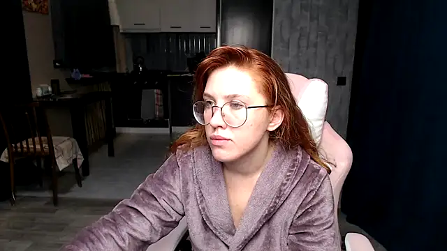 Snapshot of Reginasmilee chatting on 10-19-25, 01:39 Reginasmilee online show from 10-19-25, 01:39