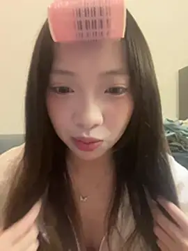 Snapshot of YY-1-1-1 chatting on 08-09-26, 12:54 YY-1-1-1 online show from 08-09-26, 12:54