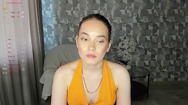 Snapshot of E_mil_y chatting on 07-28-26, 12:48 E mil y online show from 07-28-26, 12:48