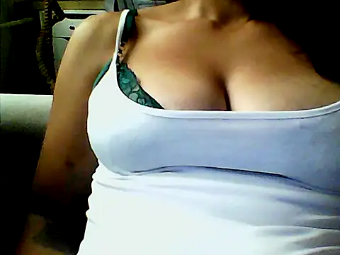 lucieee888 online show from 07-08-26, 10:31
