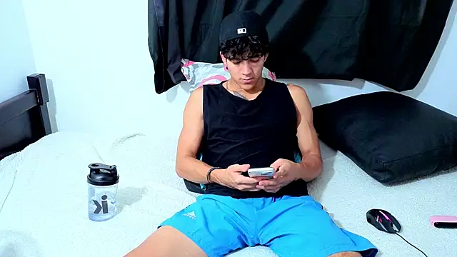 Snapshot of Noah__Dick chatting on 07-18-26, 06:06 Noah Dick online show from 07-18-26, 06:06