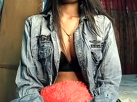 Snapshot of Siyaralove chatting on 07-15-26, 02:28 Siyaralove online show from 07-15-26, 02:28