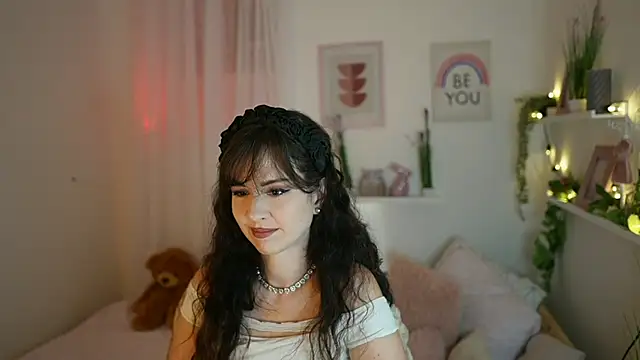 Snapshot of Daisy_Lowe chatting on 07-18-26, 06:01 Daisy Lowe online show from 07-18-26, 06:01