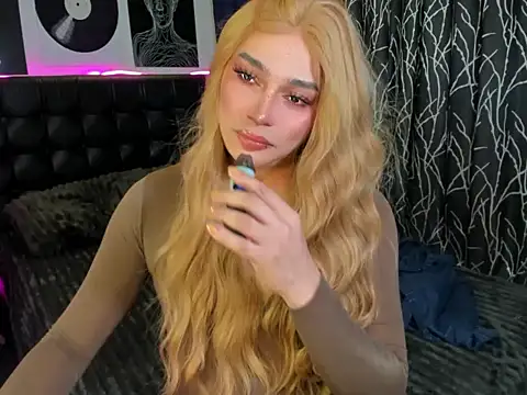 Snapshot of MissCruella chatting on 05-29-26, 07:56 MissCruella online show from 05-29-26, 07:56
