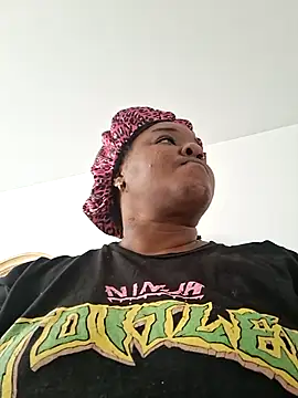 Snapshot of princessZazafire chatting on 07-17-26, 06:02 princessZazafire online show from 07-17-26, 06:02