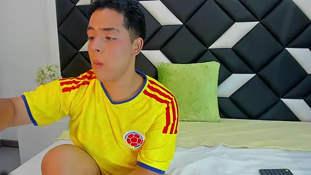 Snapshot of darian_lafortezaa chatting on 06-27-26, 04:12 darian lafortezaa online show from 06-27-26, 04:12