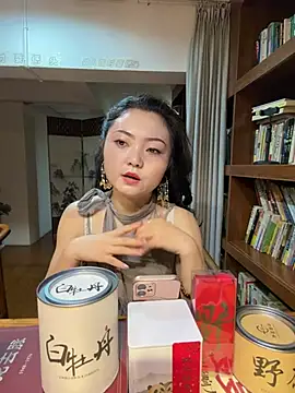 Snapshot of Tea-01 chatting on 07-16-26, 01:44 Tea-01 online show from 07-16-26, 01:44