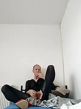 Snapshot of TimeaKocsis1971 chatting on 07-10-26, 11:35 TimeaKocsis1971 online show from 07-10-26, 11:35