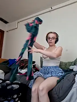 Little Miss Needy online show from 06-27-26, 09:20