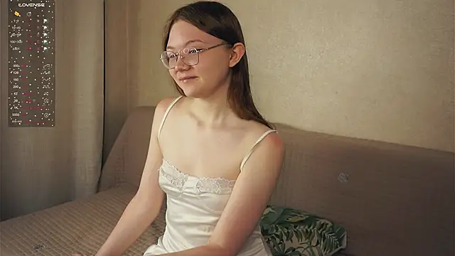 Snapshot of lola_luminarc chatting on 07-02-26, 04:29 lola luminarc online show from 07-02-26, 04:29