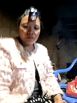 Snapshot of Bini-ll chatting on 07-03-26, 01:17 Bini-ll online show from 07-03-26, 01:17
