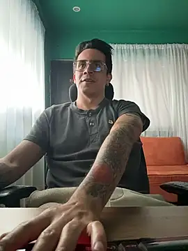 Snapshot of Andy_n_cat chatting on 07-01-26, 10:42 Andy n cat online show from 07-01-26, 10:42