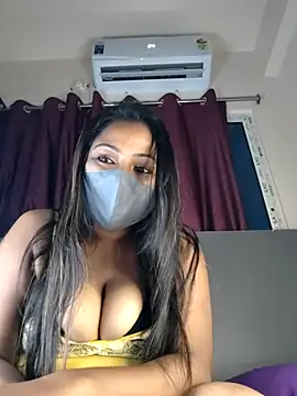 Snapshot of hey_evaaa chatting on 07-18-26, 06:34 hey evaaa online show from 07-18-26, 06:34