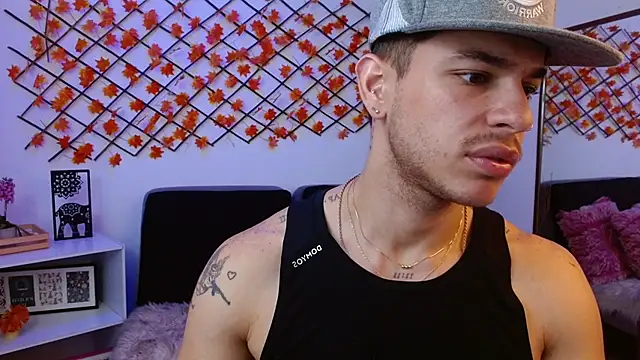 Snapshot of _Juan023_ chatting on 07-07-26, 04:04 Juan023 online show from 07-07-26, 04:04