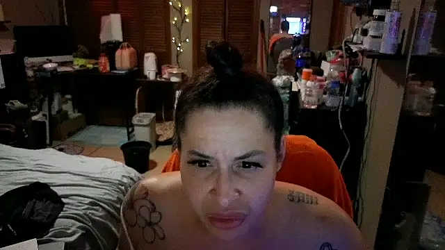 Snapshot of imisamoore69 chatting on 06-15-26, 01:24 imisamoore69 online show from 06-15-26, 01:24