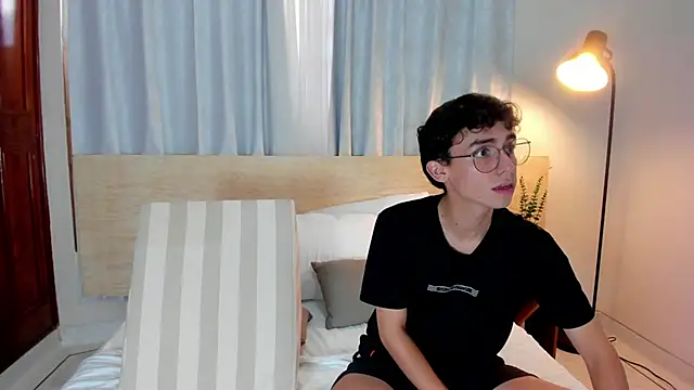 Snapshot of Alejo_and_Patrick chatting on 07-05-26, 12:45 Alejo and Patrick online show from 07-05-26, 12:45
