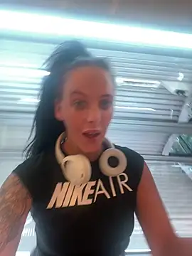Snapshot of Lucy-White-69 chatting on 07-07-26, 12:42 Lucy-White-69 online show from 07-07-26, 12:42