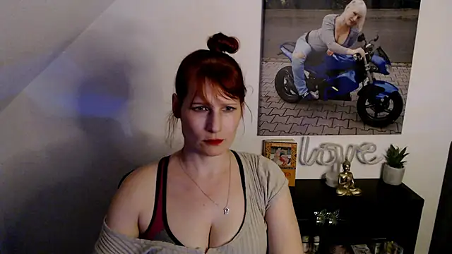 Snapshot of GileraBabe chatting on 07-09-26, 06:45 GileraBabe online show from 07-09-26, 06:45