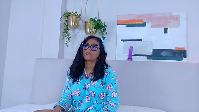 Snapshot of MikaellaFoxx chatting on 08-04-26, 03:21 MikaellaFoxx online show from 08-04-26, 03:21