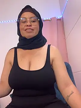 Snapshot of Amira-sult chatting on 07-19-26, 11:08 Amira-sult online show from 07-19-26, 11:08