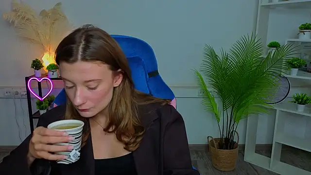 Snapshot of EliseWeeks chatting on 07-14-26, 10:21 EliseWeeks online show from 07-14-26, 10:21
