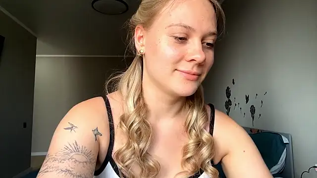 Snapshot of Stefany_Bloserful chatting on 07-06-26, 02:14 Stefany Bloserful online show from 07-06-26, 02:14