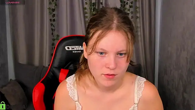 Snapshot of Peggy_Hun1t chatting on 07-07-26, 06:58 Peggy Hun1t online show from 07-07-26, 06:58