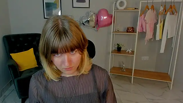 Snapshot of Ashley_Little chatting on 07-11-26, 11:35 Ashley Little online show from 07-11-26, 11:35
